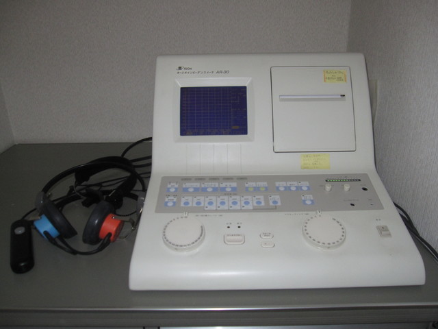 標準純音聴力検査の機械
